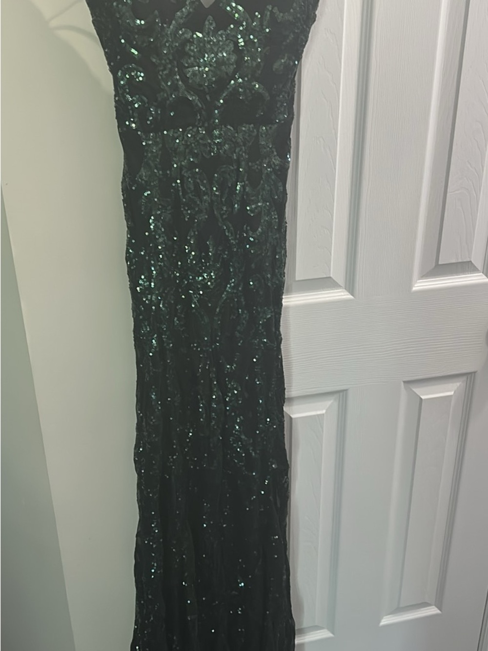 Elegant Black Sequin Evening Dress - Sleeveless Glamour